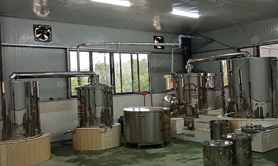 用小型酒廠釀酒設(shè)備開酒廠,“風(fēng)水”對酒質(zhì)的影響到底有多大?